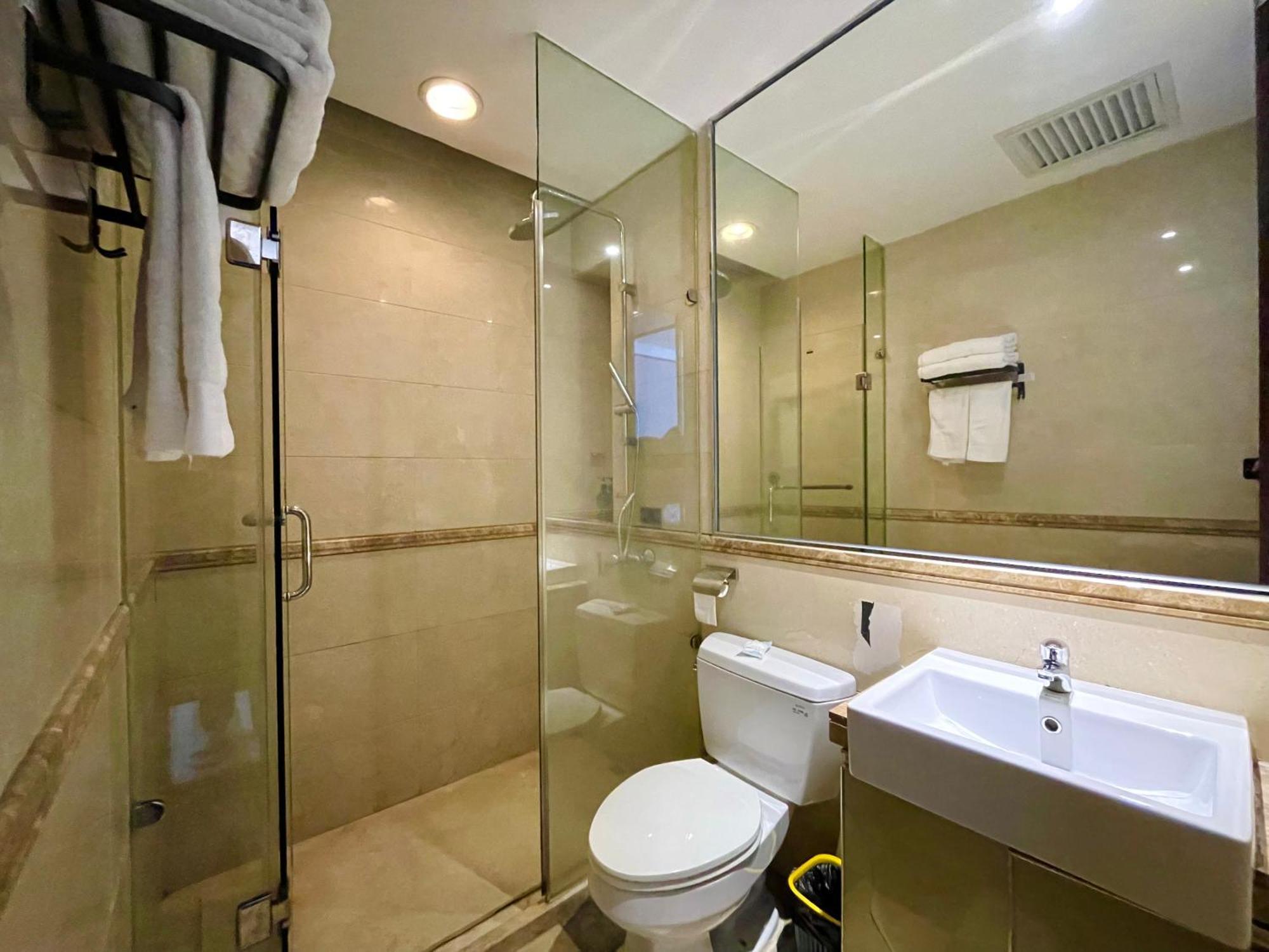 Ht Legend Hotel Changgang Metro Station Exit F -Direct To Canton Fair Exterior photo